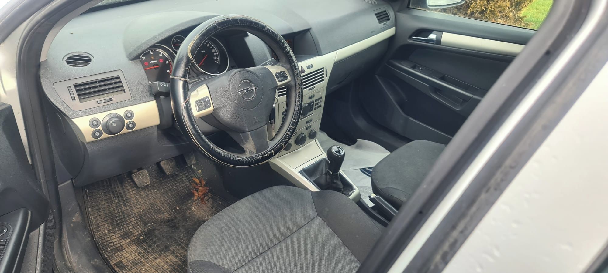Opel Astra, 1,7 cdti 74 KW,2007 - fotka 6
