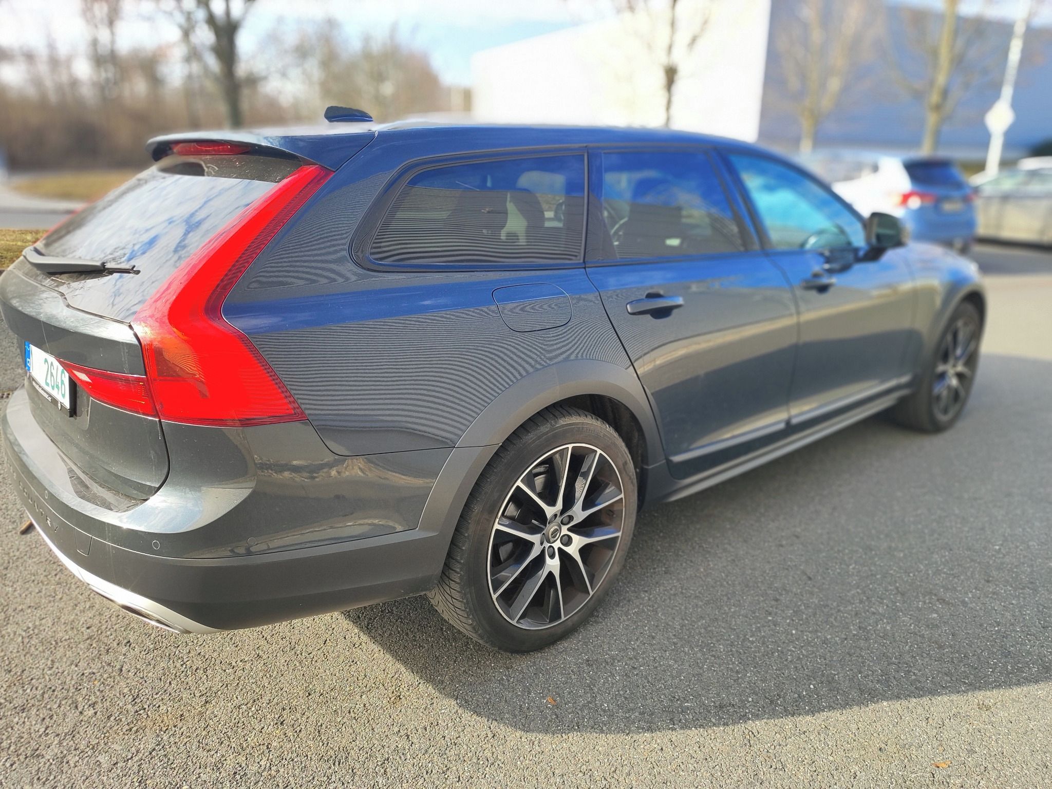 Volvo V90, Cross Country 2.0 D5 Pro AWD - fotka 4