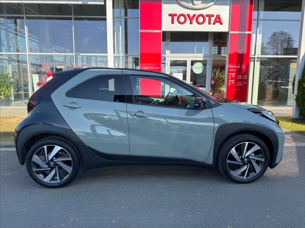 Toyota Aygo, 1,0 Executive Smart - fotka 2
