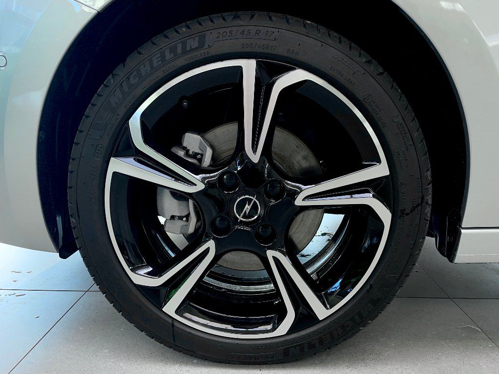 Opel Corsa, GS Hybrid 1.2 TURBO 100k + ZP - fotka 4