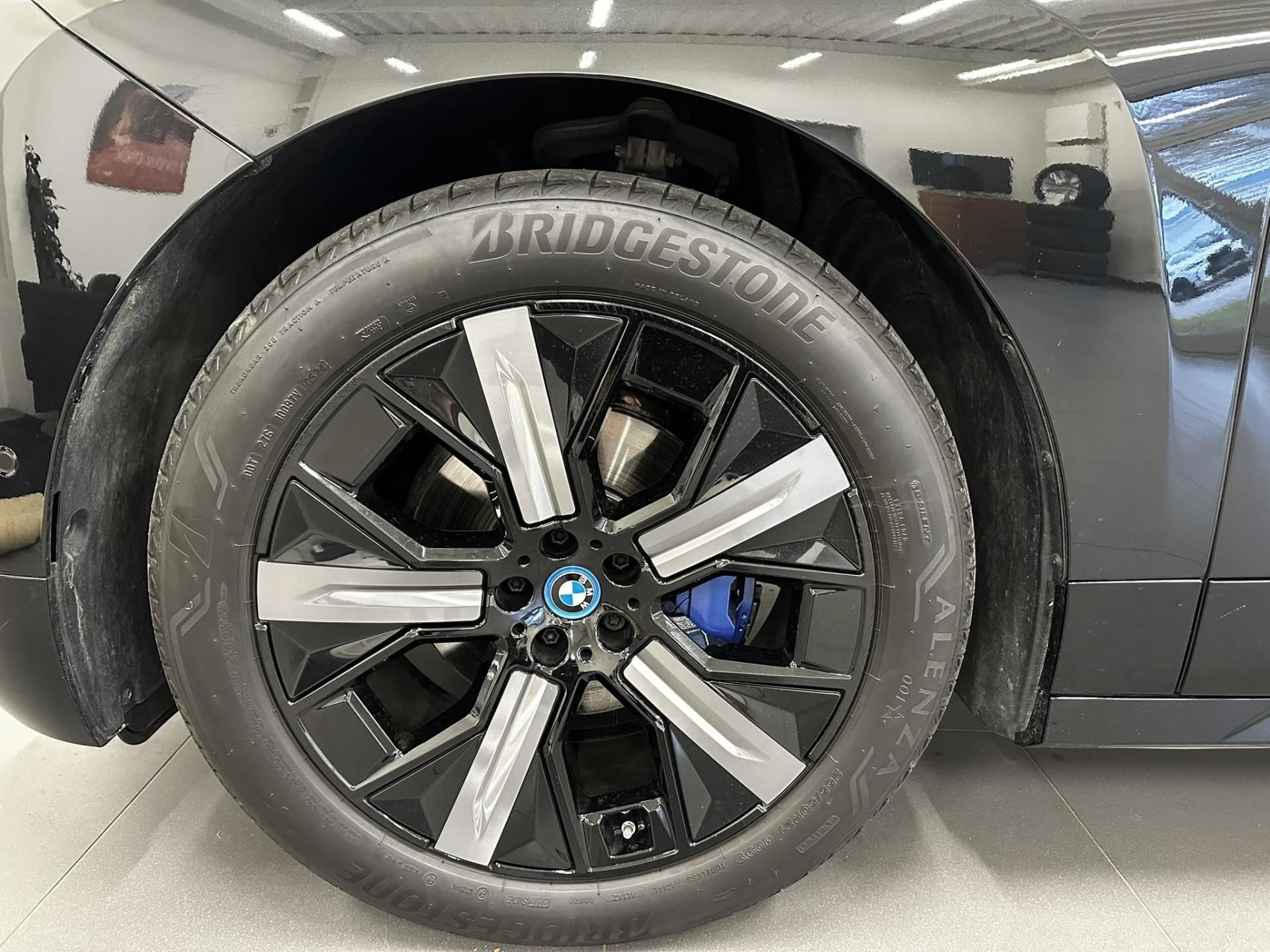BMW iX, iX xDrive50 - fotka 6