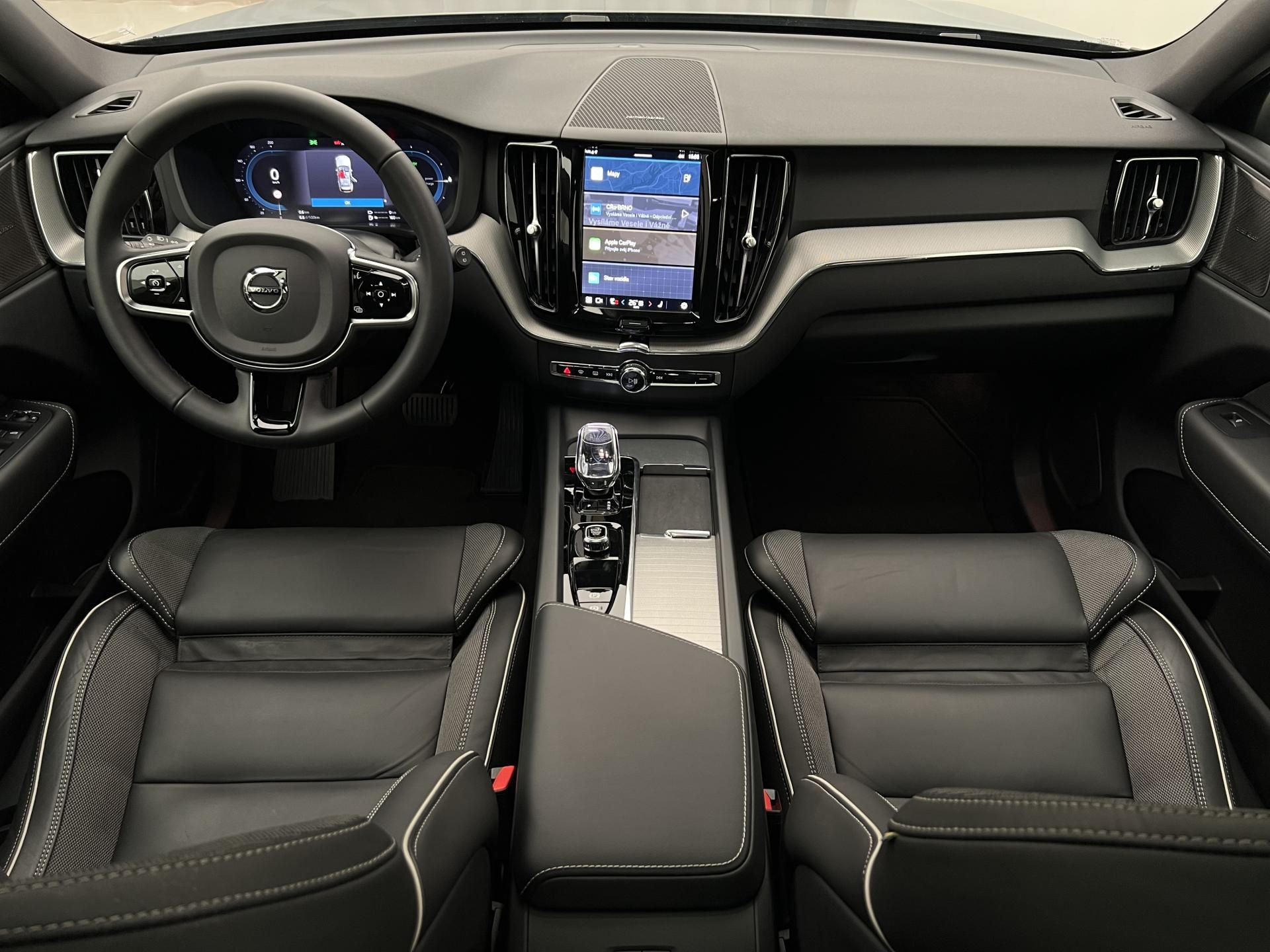 Volvo XC60, T6 AWD RECHARGE PLUS DARK Aut - fotka 2