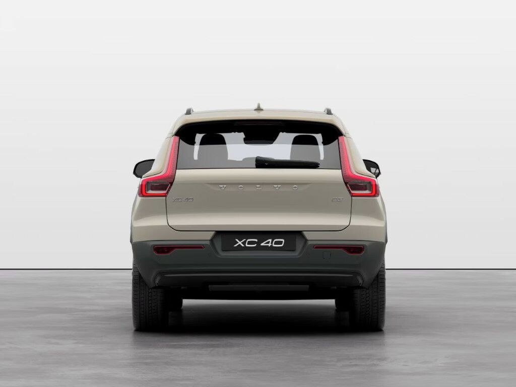 Volvo XC40, PLUS DARK B3 FWD 120kW - fotka 5