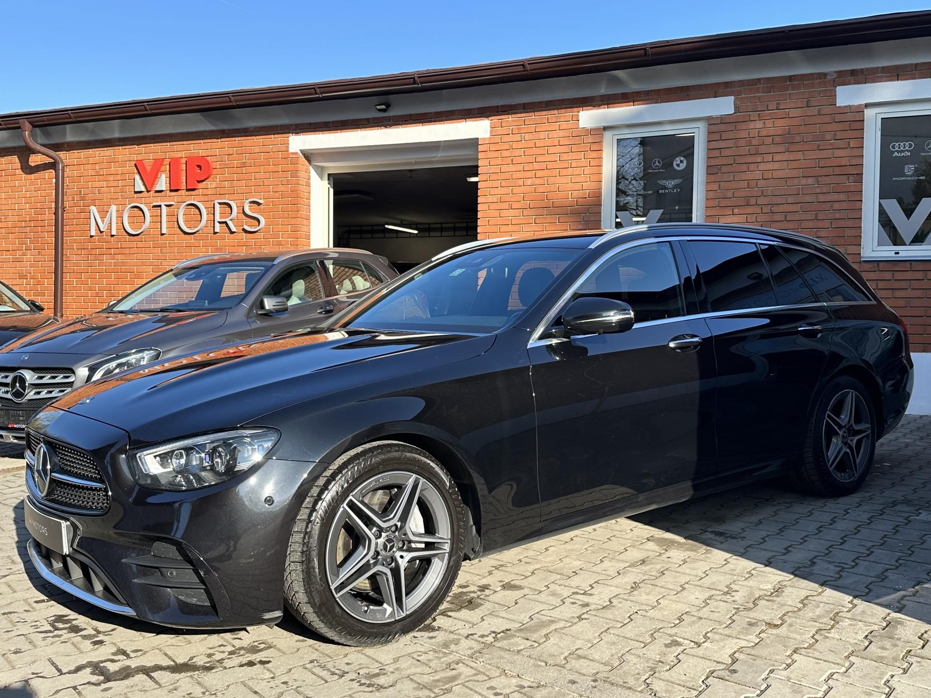 Mercedes-Benz Třídy E, E220d-4M-AMG-ČR - fotka 2