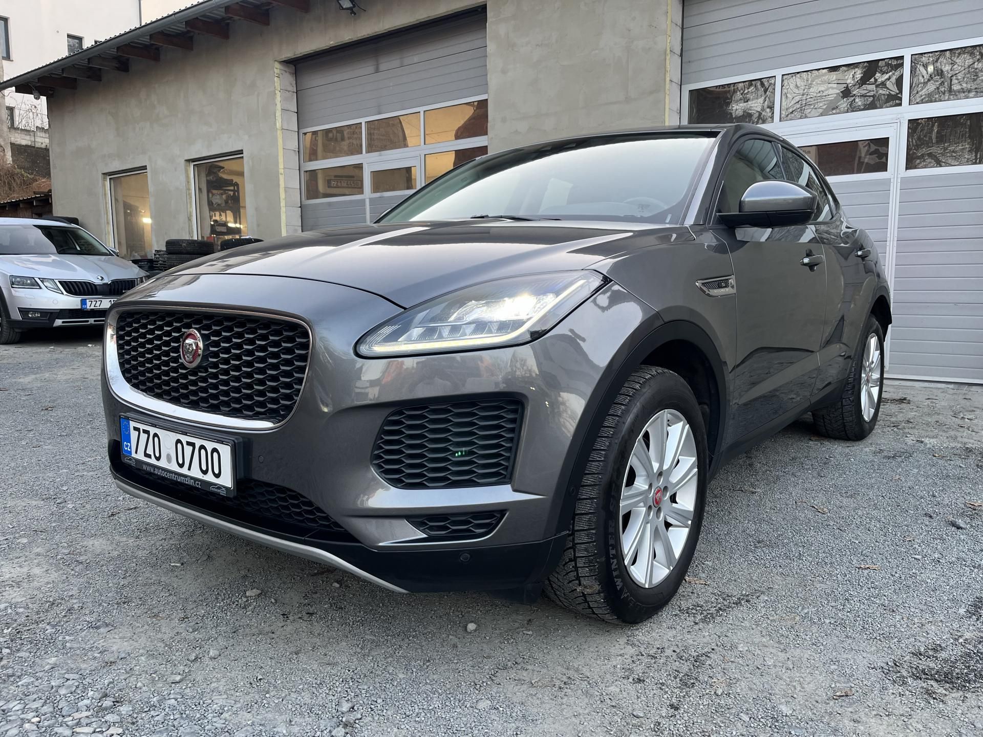 Jaguar E-Pace, 2,0 D 150 AWD, LED,4X4,AUT,ČR! - fotka 3