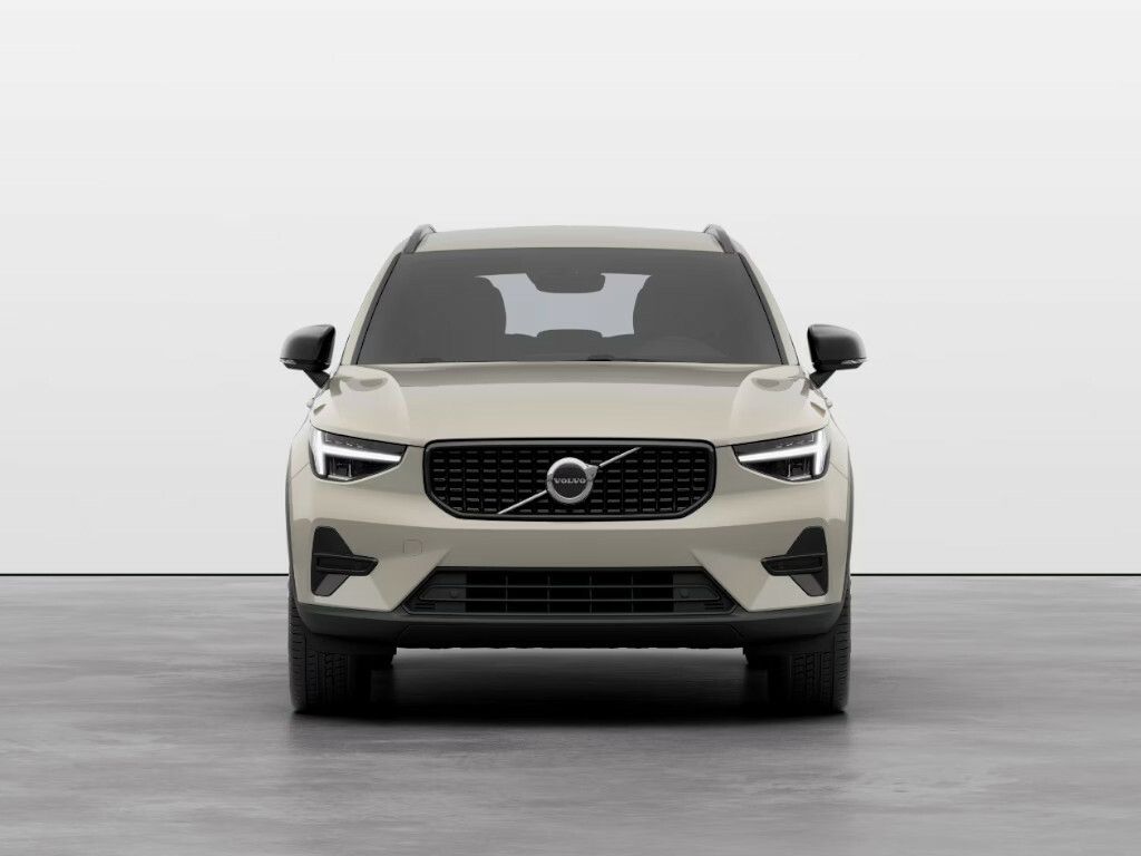 Volvo XC40, PLUS DARK B3 FWD 120kW - fotka 2