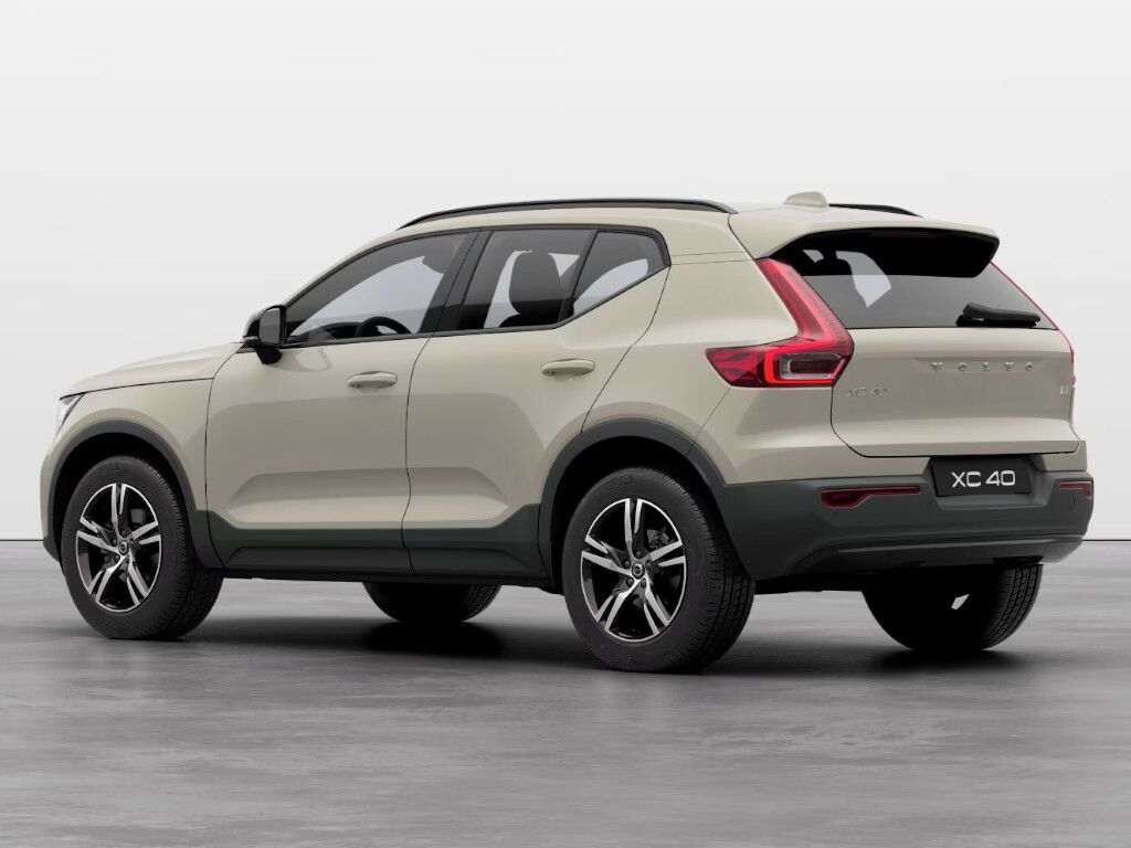 Volvo XC40, PLUS DARK B3 FWD 120kW - fotka 4