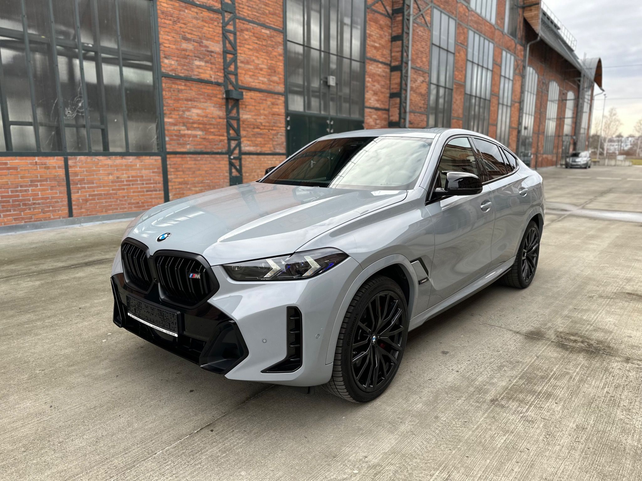 BMW X6, M60i xDrive - fotka 2