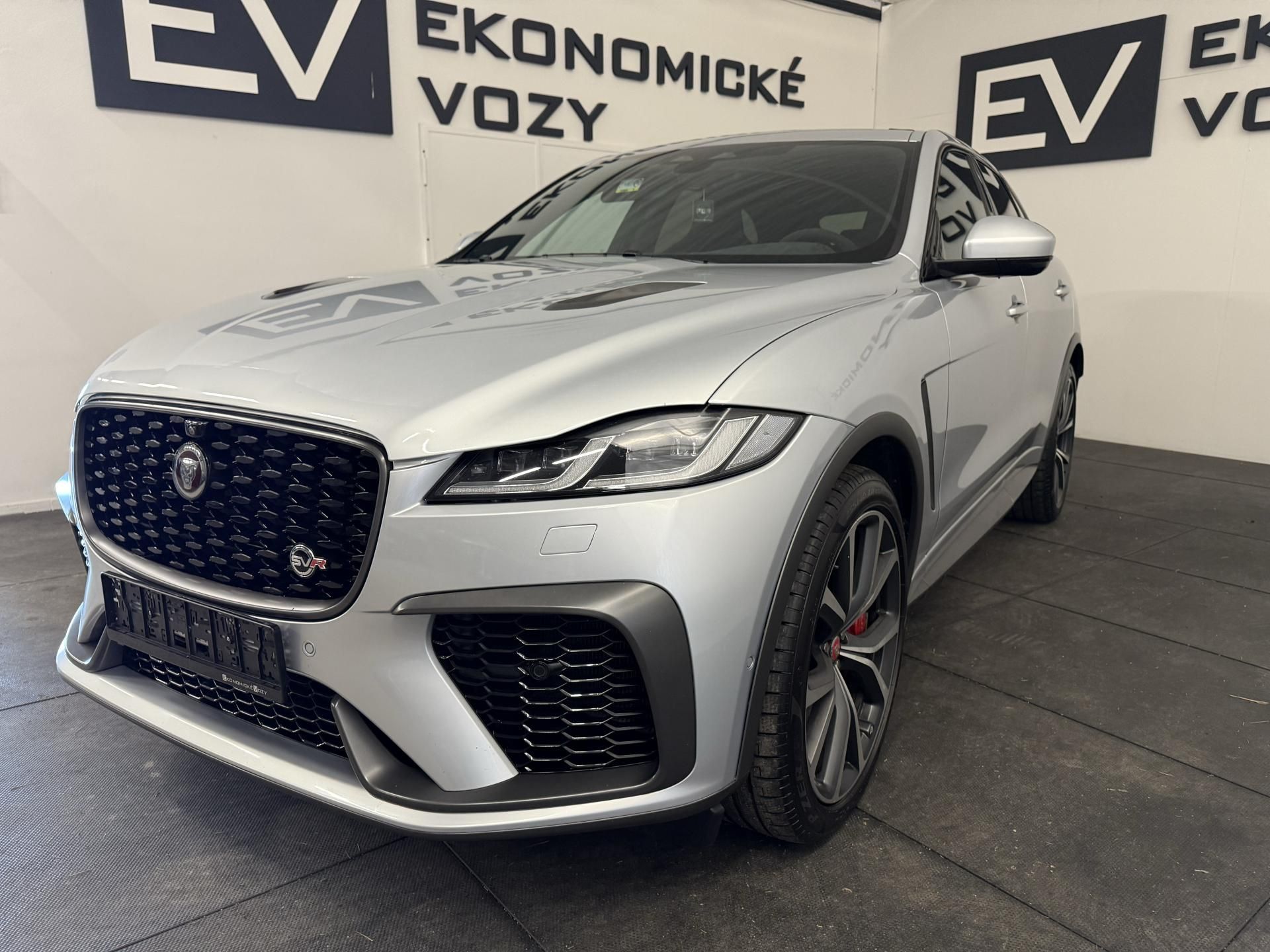 Jaguar F-Pace, 5.0 SVR 550PS,PLNÝ SERVIS - fotka 4
