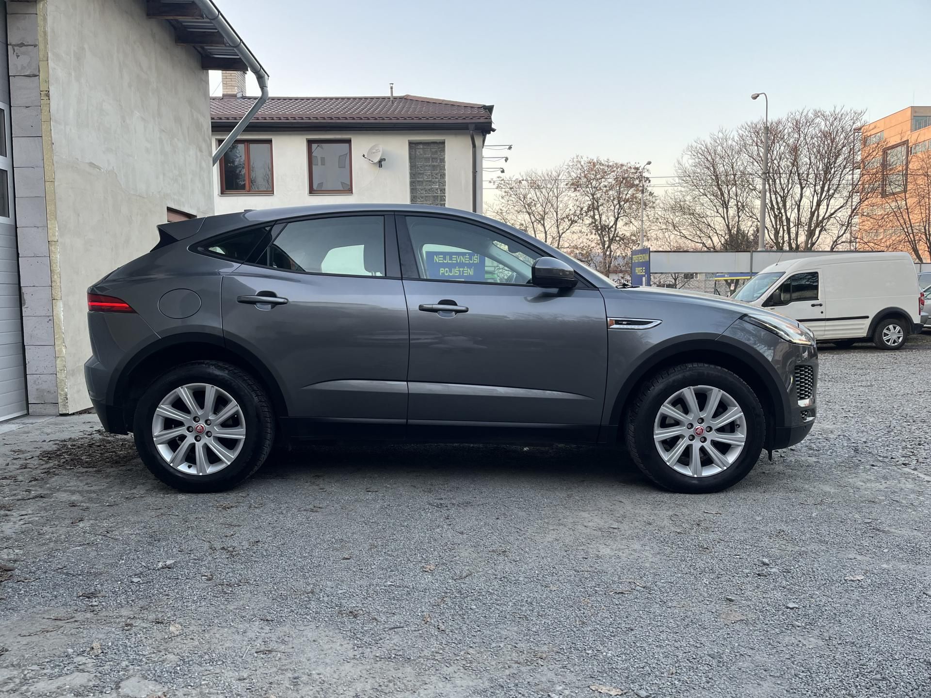 Jaguar E-Pace, 2,0 D 150 AWD, LED,4X4,AUT,ČR! - fotka 4
