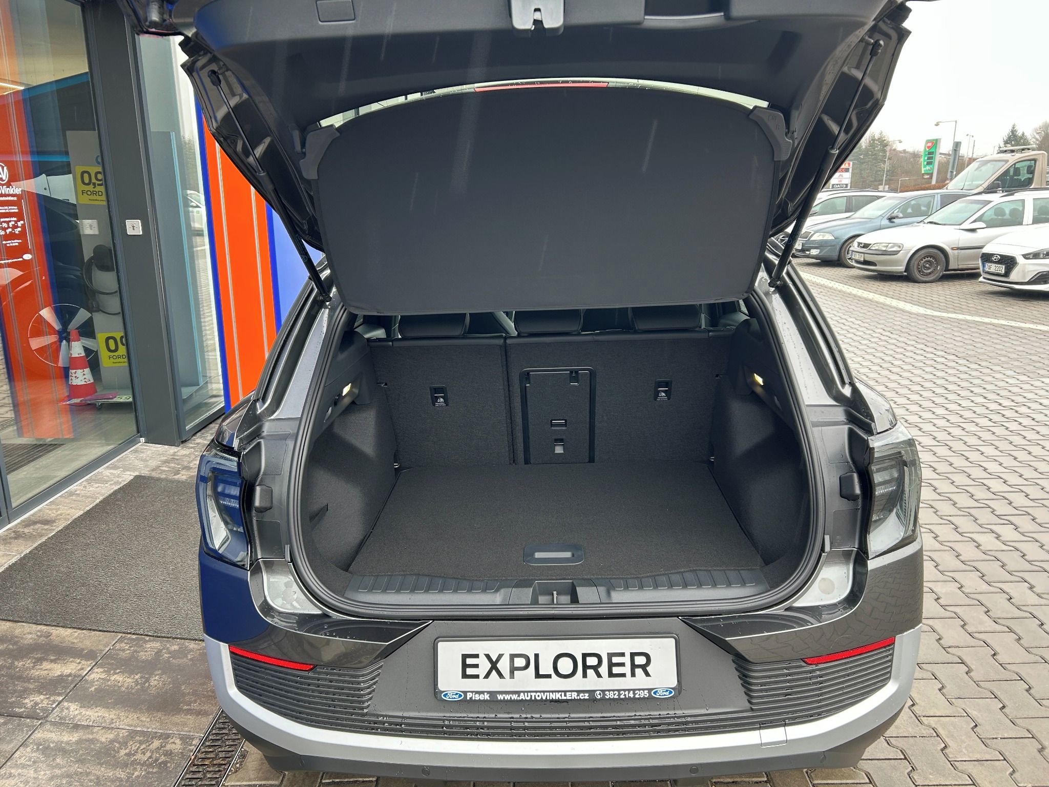Ford Explorer, 77kWh prodloužený dojezd 210kW - fotka 6