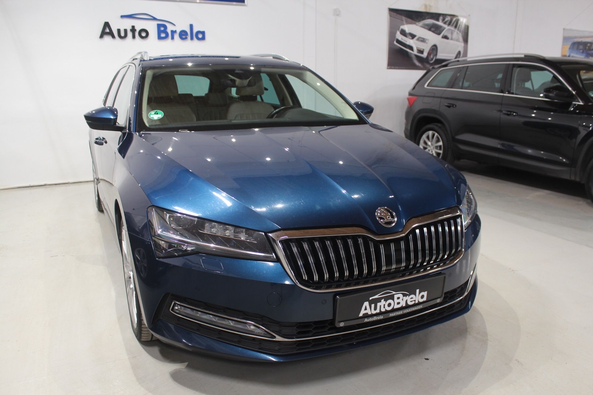 Škoda Superb, 2.0TDI DSG 4x4 Navi Matrix - fotka 2