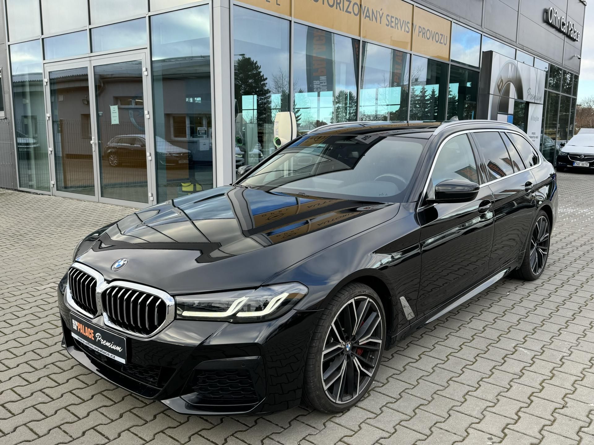 BMW Řada 5, 540d xDrive Touring - fotka 2