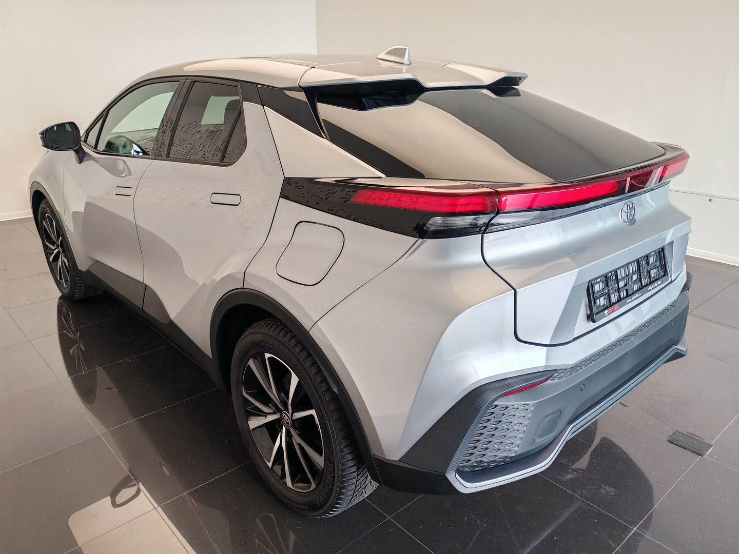 Toyota C-HR, 1.8 Hybrid 4x2 Style - fotka 6