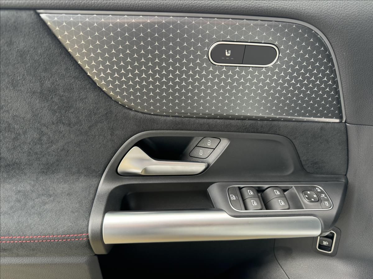 Mercedes-Benz GLA, GLA 200d 4M AMG paket - fotka 5