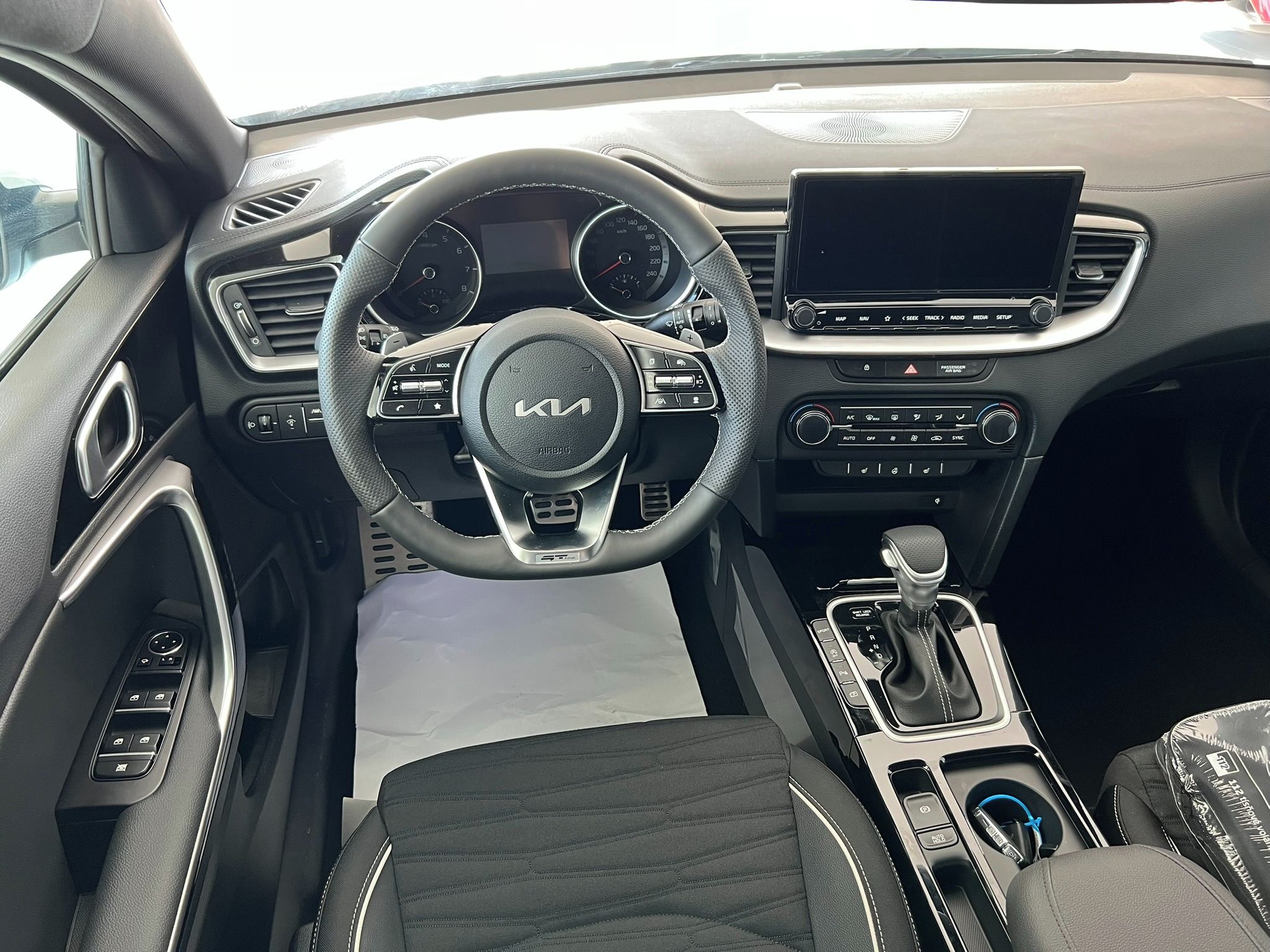 Kia XCee´d, 1,5 T-GDi GPF 7DCT GT LINE - fotka 5