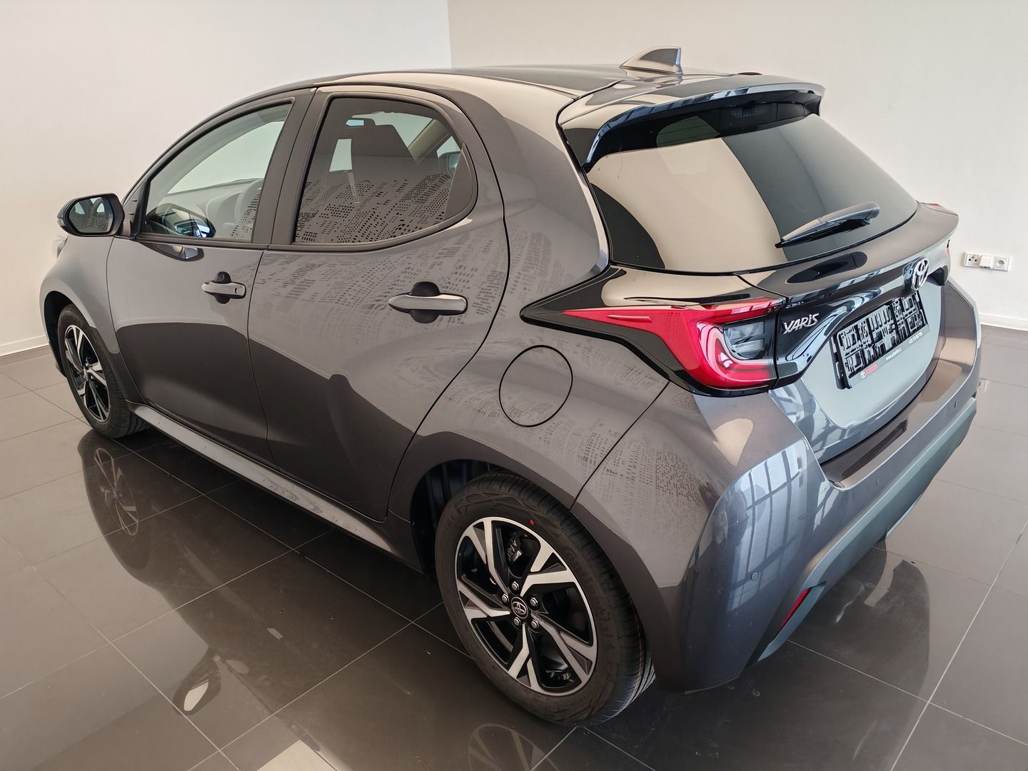 Toyota Yaris, Style 1,5 Hybrid - fotka 6