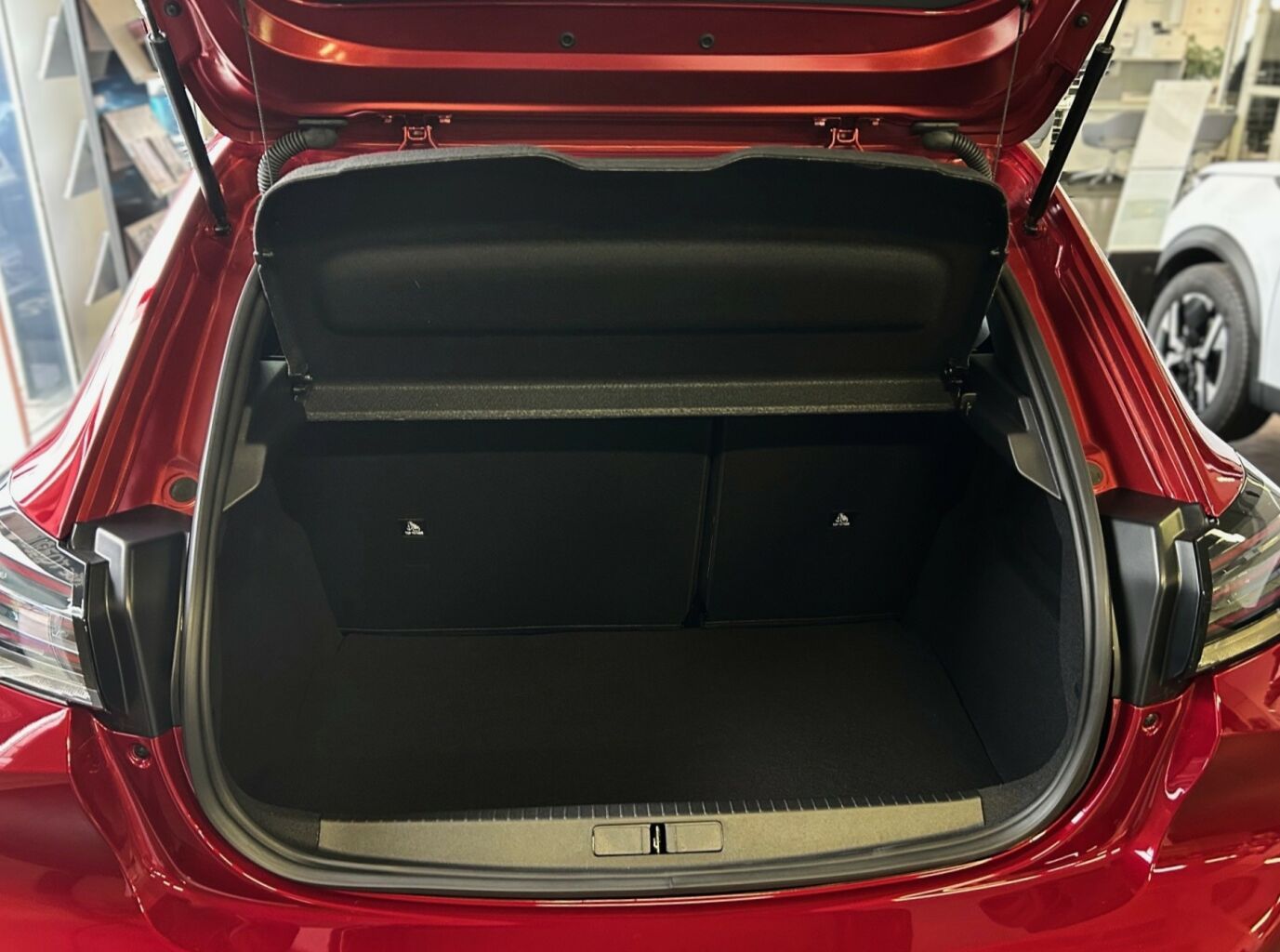 Peugeot 208, ALLURE Hybrid 100k e-DCS - fotka 4