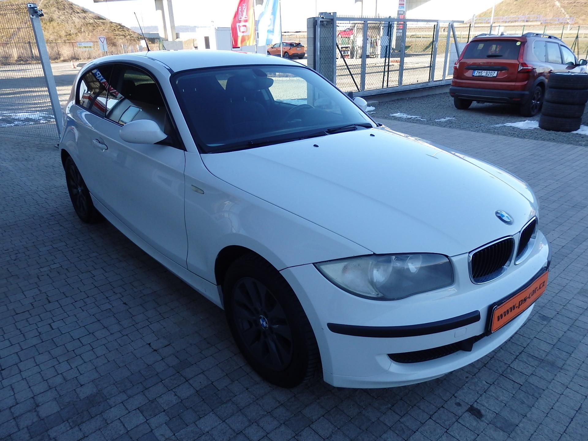 BMW Řada 1, 116i KLIMATIZACE - fotka 3