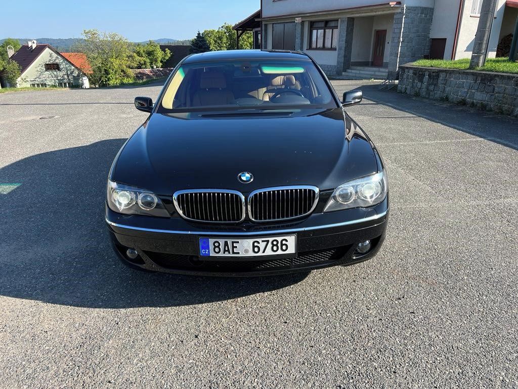 BMW Řada 7, Krásný stav, najeto 106tkm. V8 - fotka 2