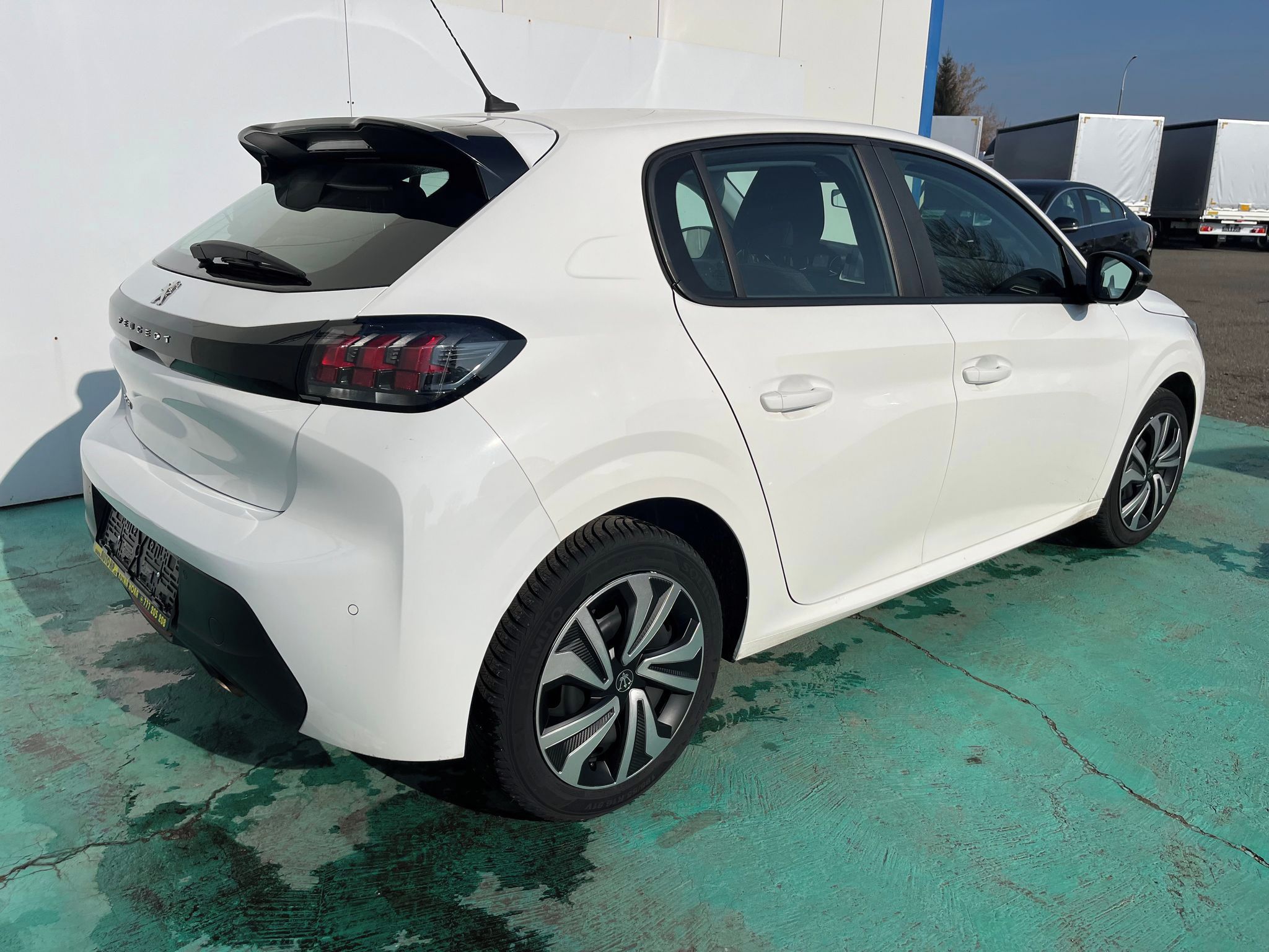 Peugeot 208, 1.2, 74kW, Automat, Navigace - fotka 2