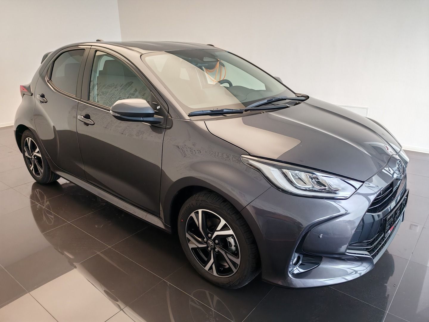 Toyota Yaris, Style 1,5 Hybrid - fotka 3