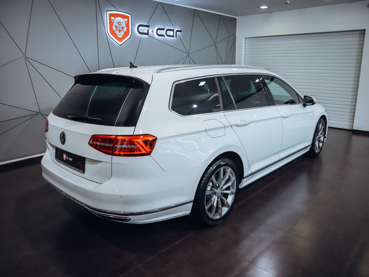 Volkswagen Passat, 2.0TDI DSG R-line - fotka 4