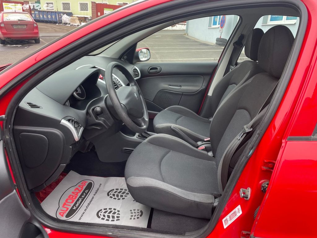 Peugeot 206, + 1,1 44kW, SERVISKA