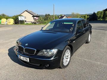 Krásný stav, najeto 106tkm. V8