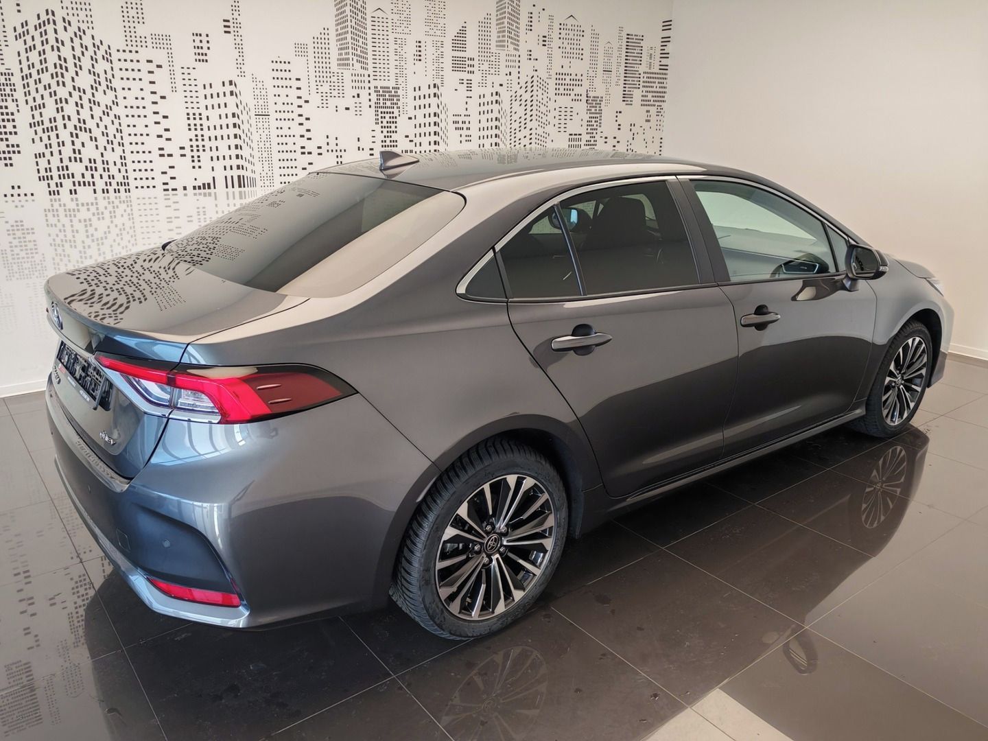 Toyota Corolla, Style 1.8L HEV CVT - fotka 6