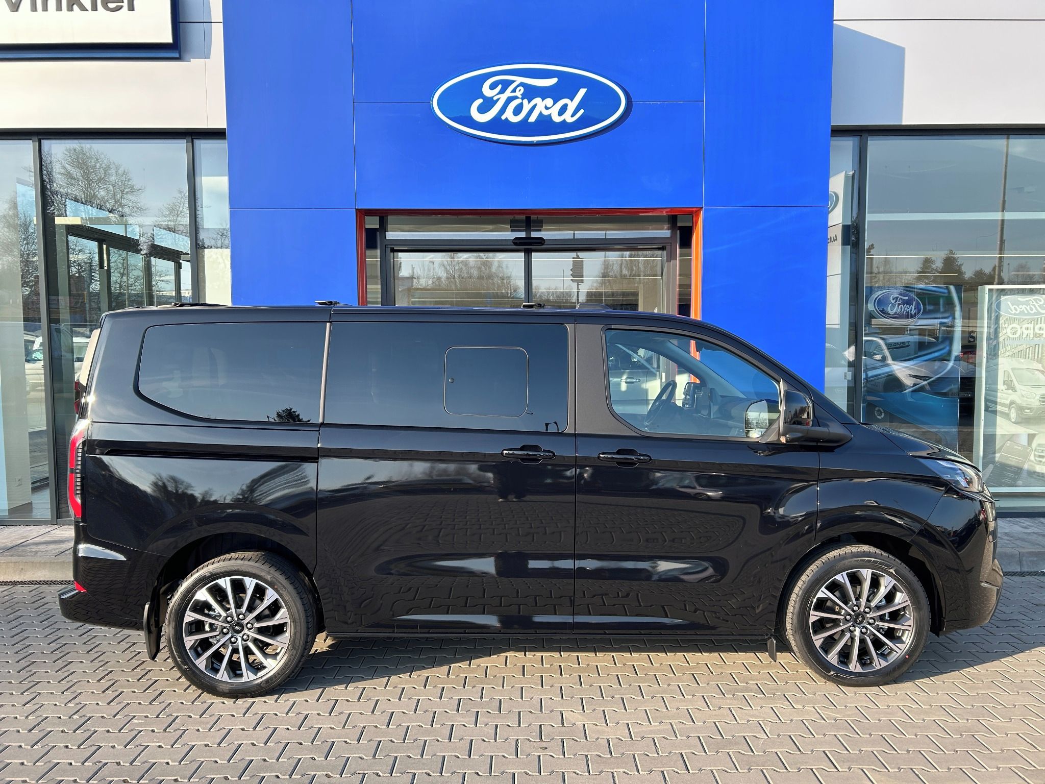 Ford Tourneo Custom, Titanium X L1 2.5 PHEV 171kW - fotka 4