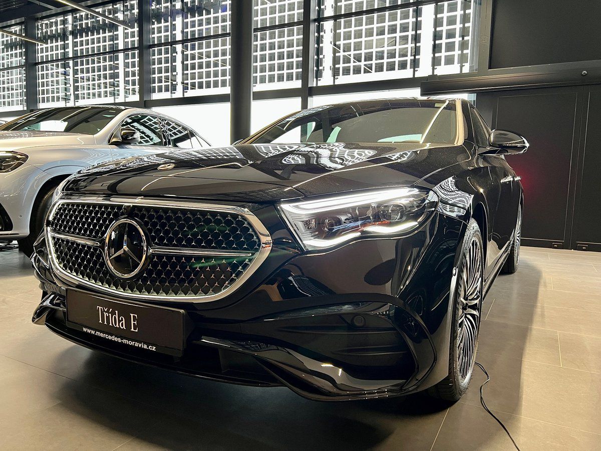 Mercedes-Benz Třídy E, 300 de 4MATIC s EQ AMG linie - fotka 2