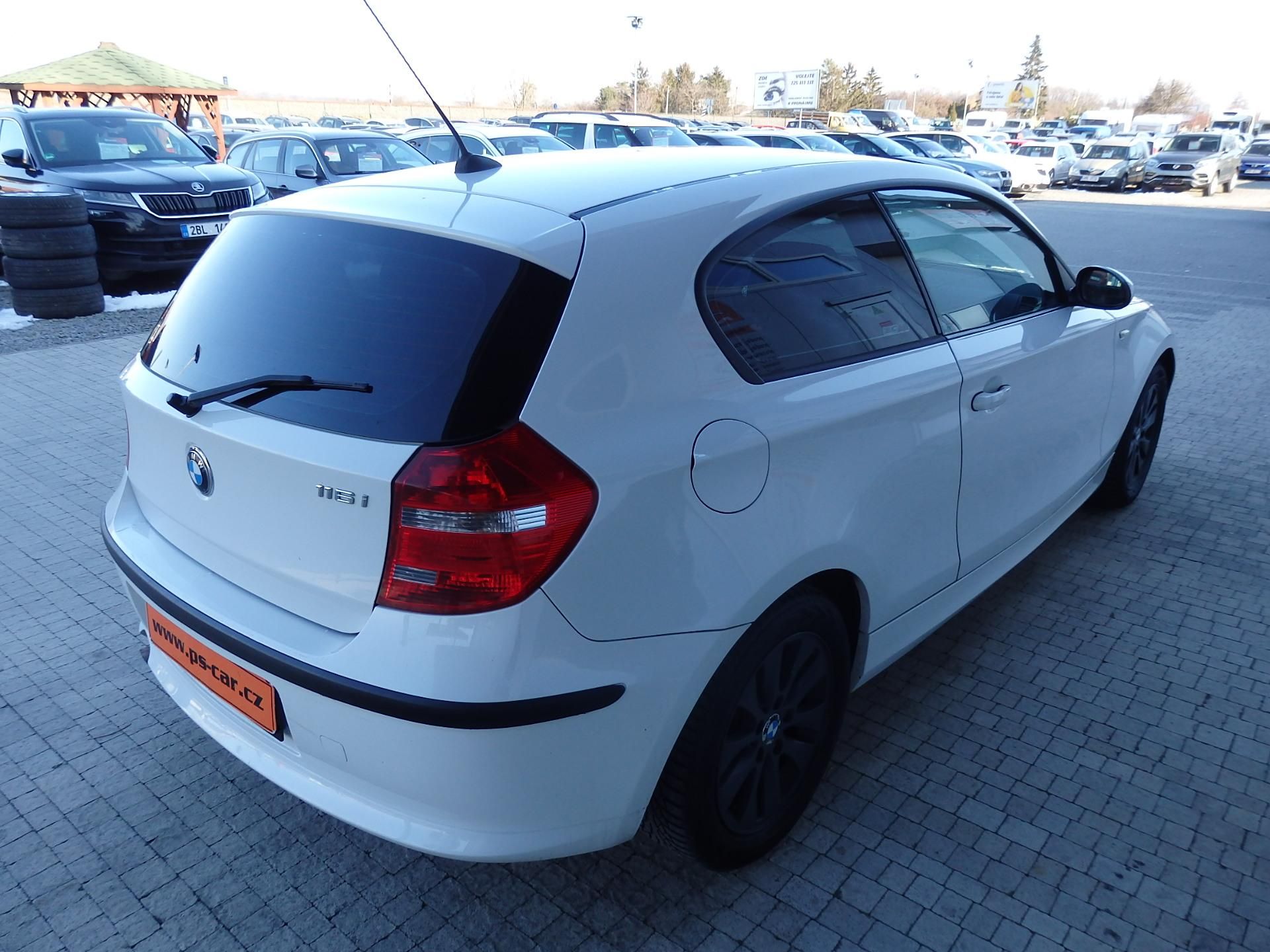 BMW Řada 1, 116i KLIMATIZACE - fotka 4