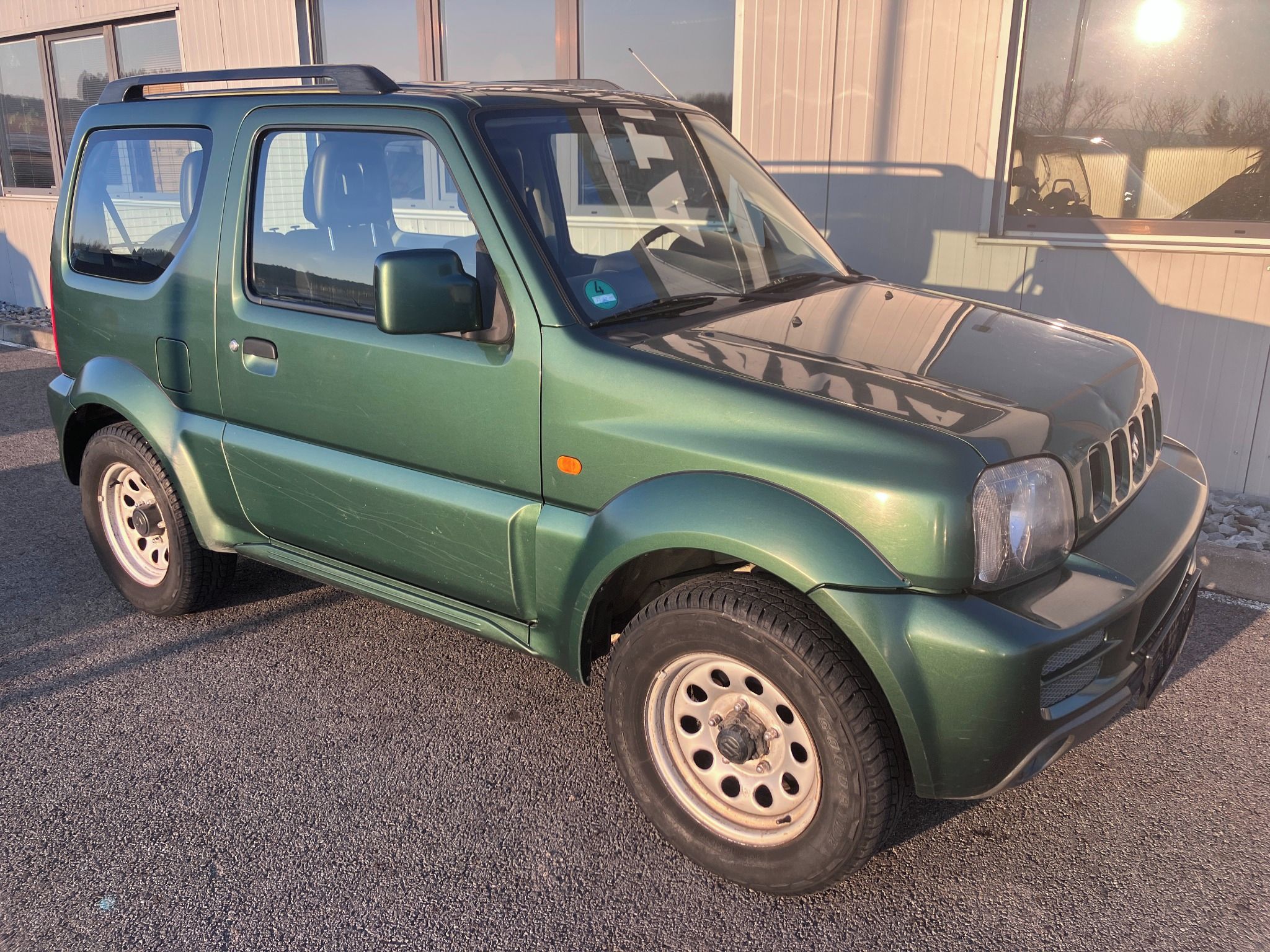 Suzuki Jimny, 1,3 63kW 4x4 klima - fotka 2