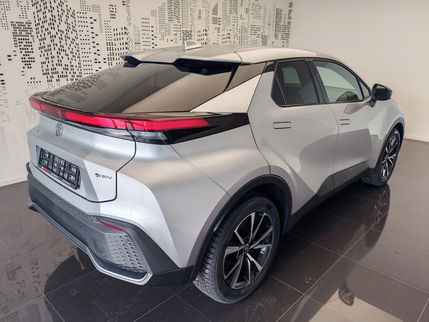 Toyota C-HR, 1.8 Hybrid 4x2 Style - fotka 4
