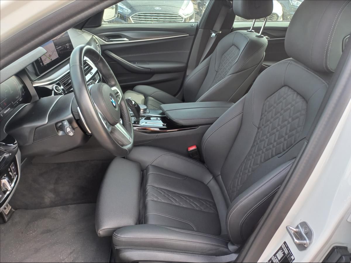 BMW Řada 5, 530d Touring xDrive M-paket - fotka 5