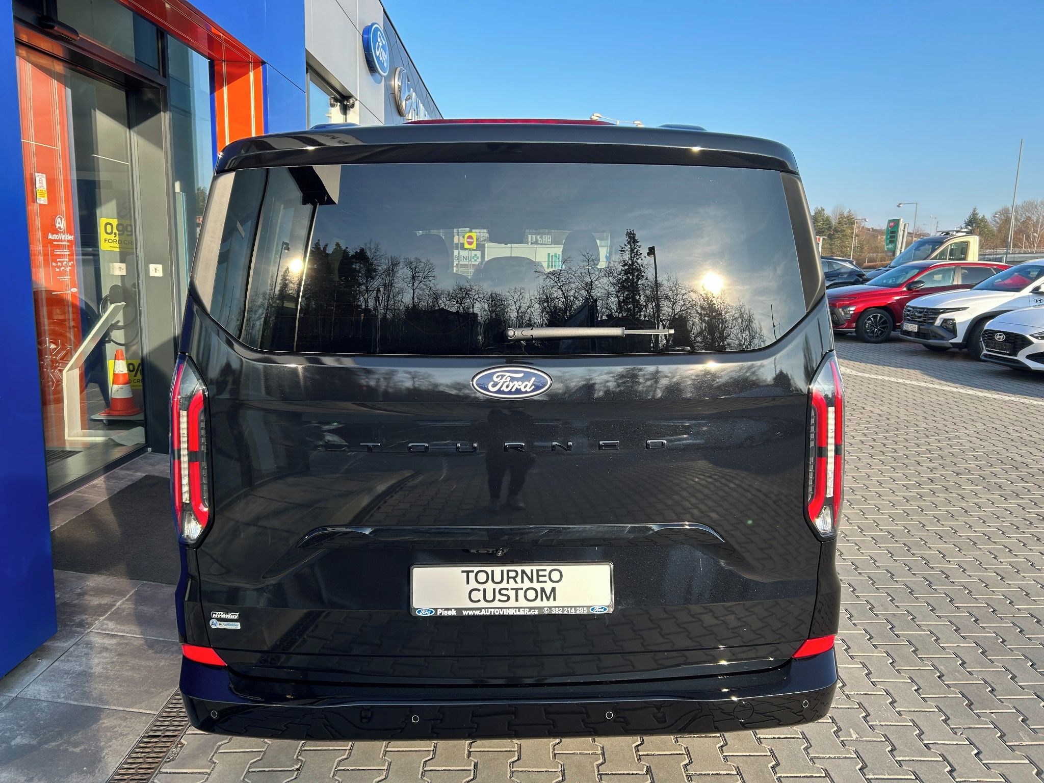 Ford Tourneo Custom, Titanium X L1 2.5 PHEV 171kW - fotka 6