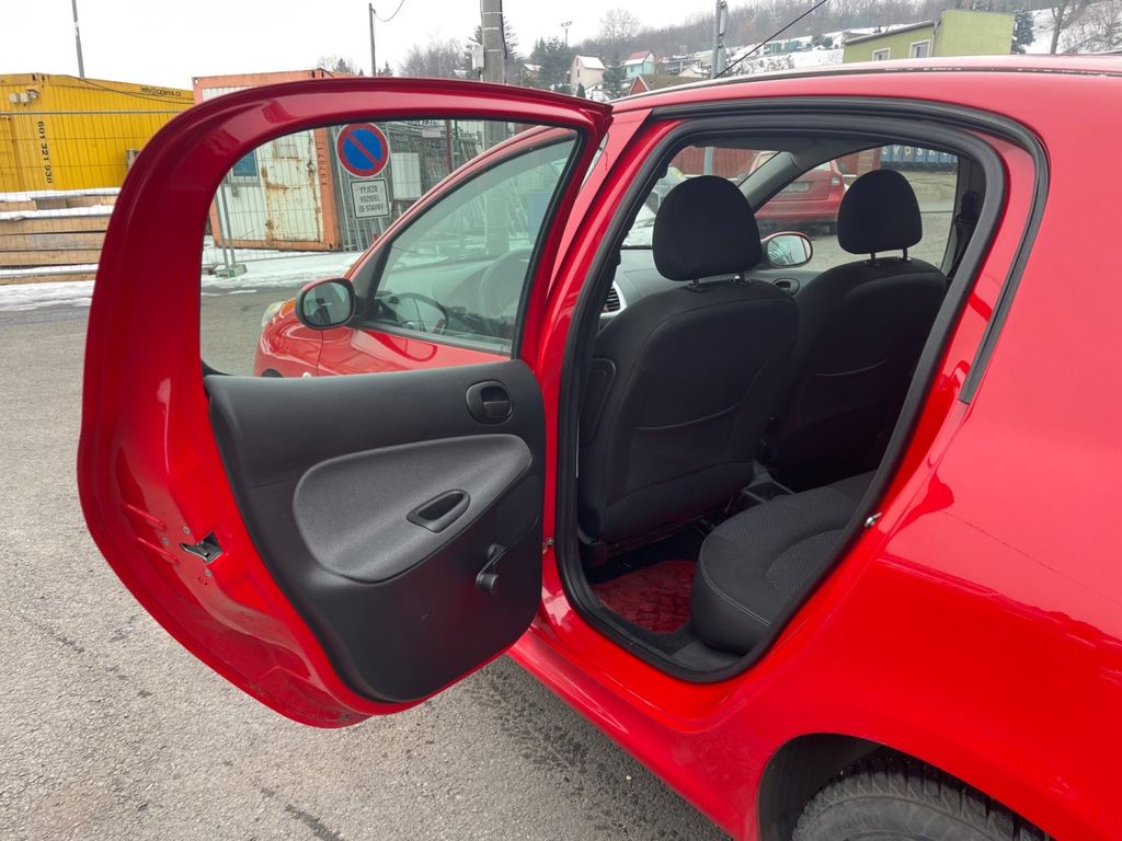 Peugeot 206, + 1,1 44kW, SERVISKA