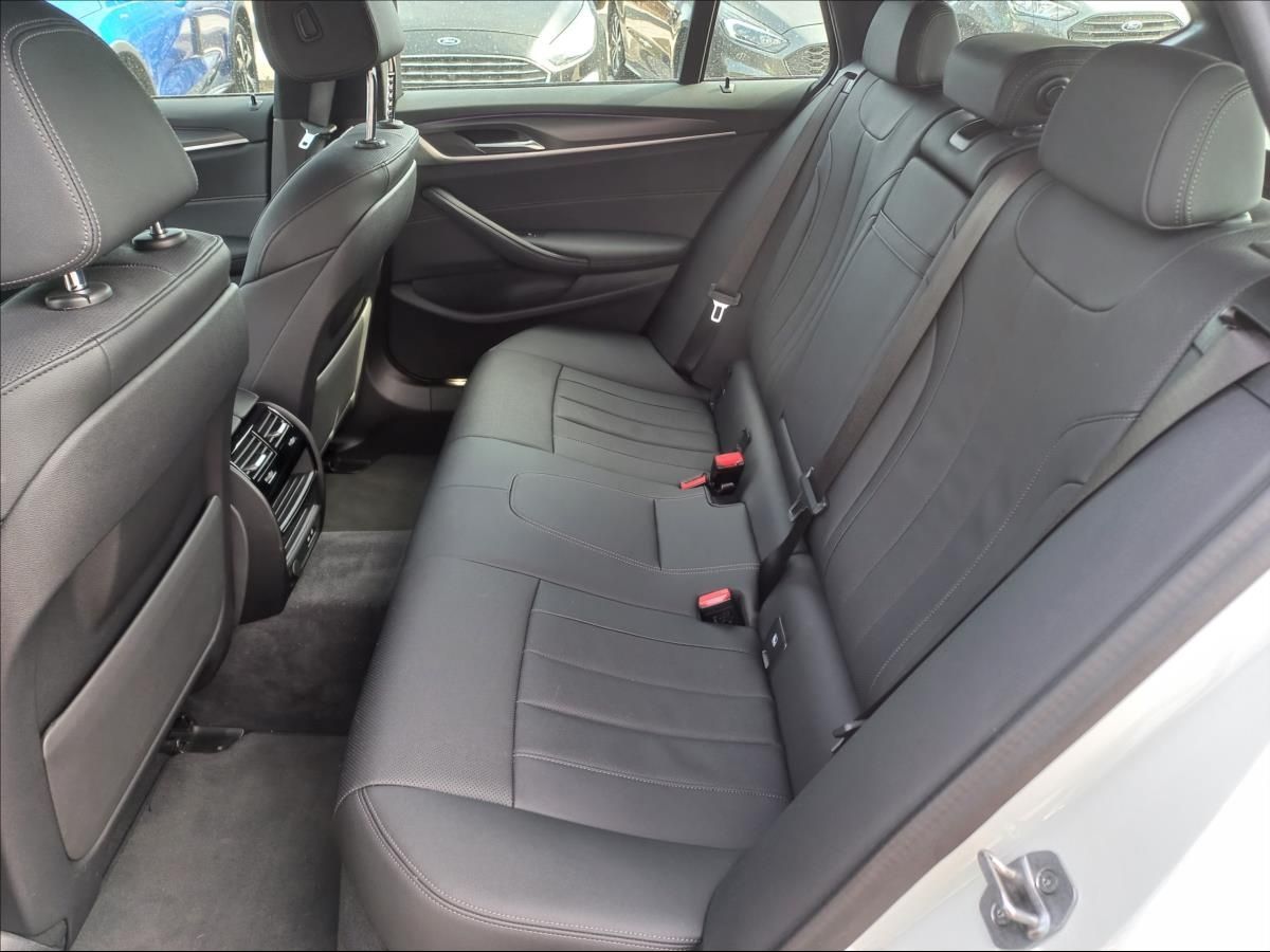 BMW Řada 5, 530d Touring xDrive M-paket - fotka 6