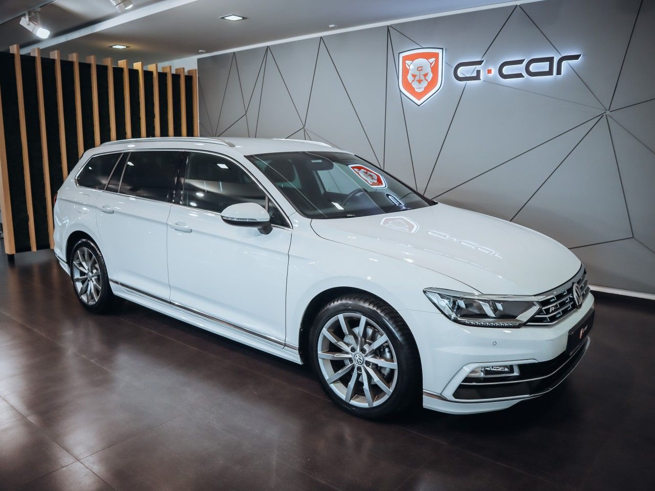 Volkswagen Passat, 2.0TDI DSG R-line - fotka 2
