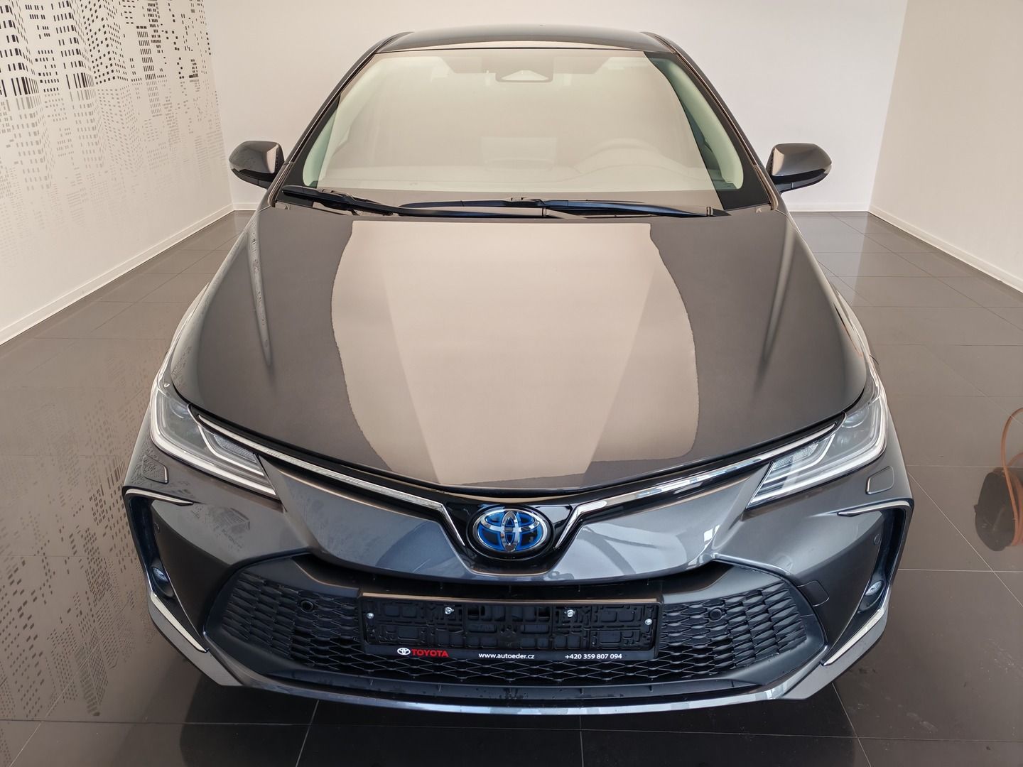 Toyota Corolla, Style 1.8L HEV CVT - fotka 2