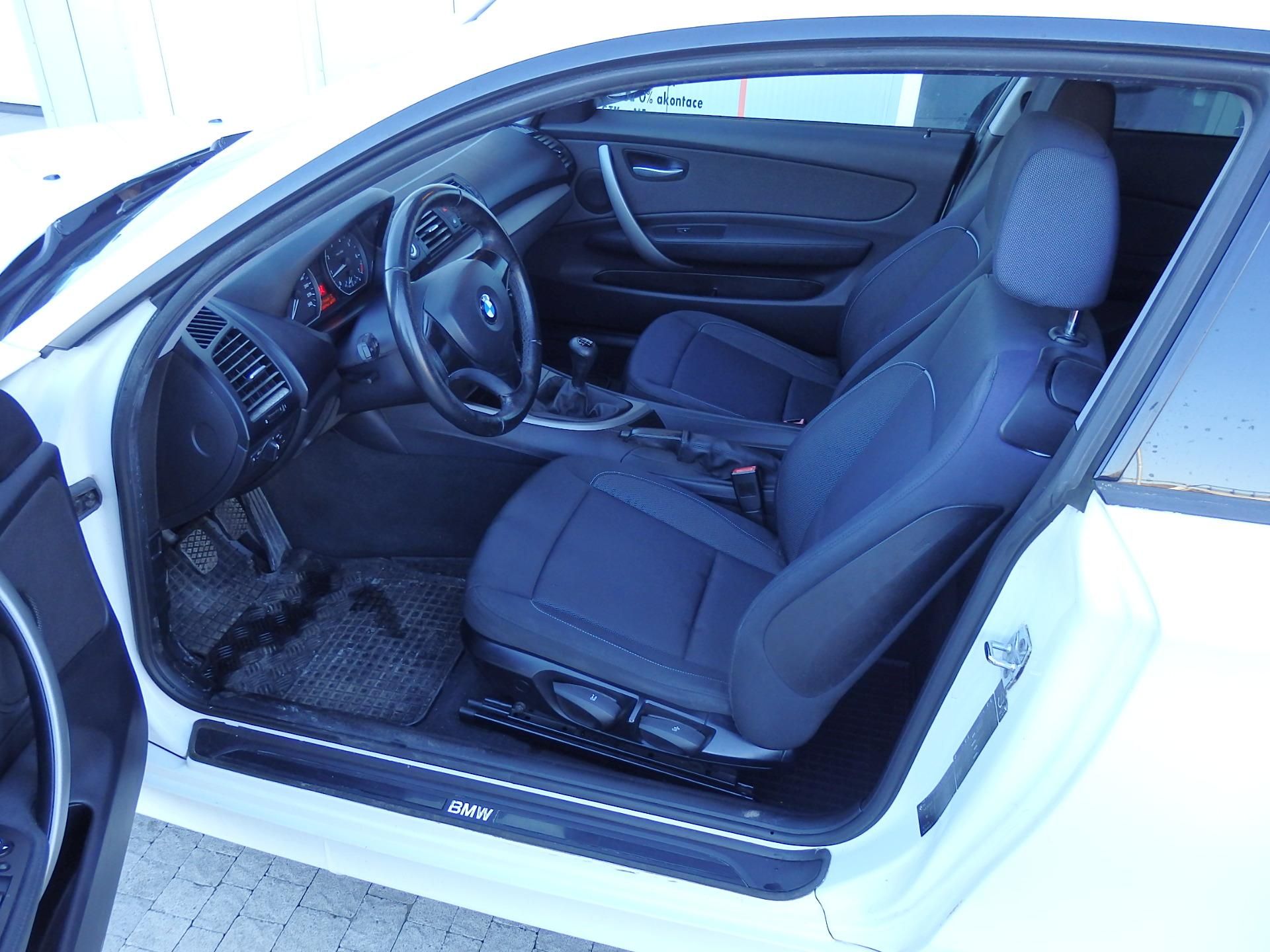 BMW Řada 1, 116i KLIMATIZACE - fotka 6