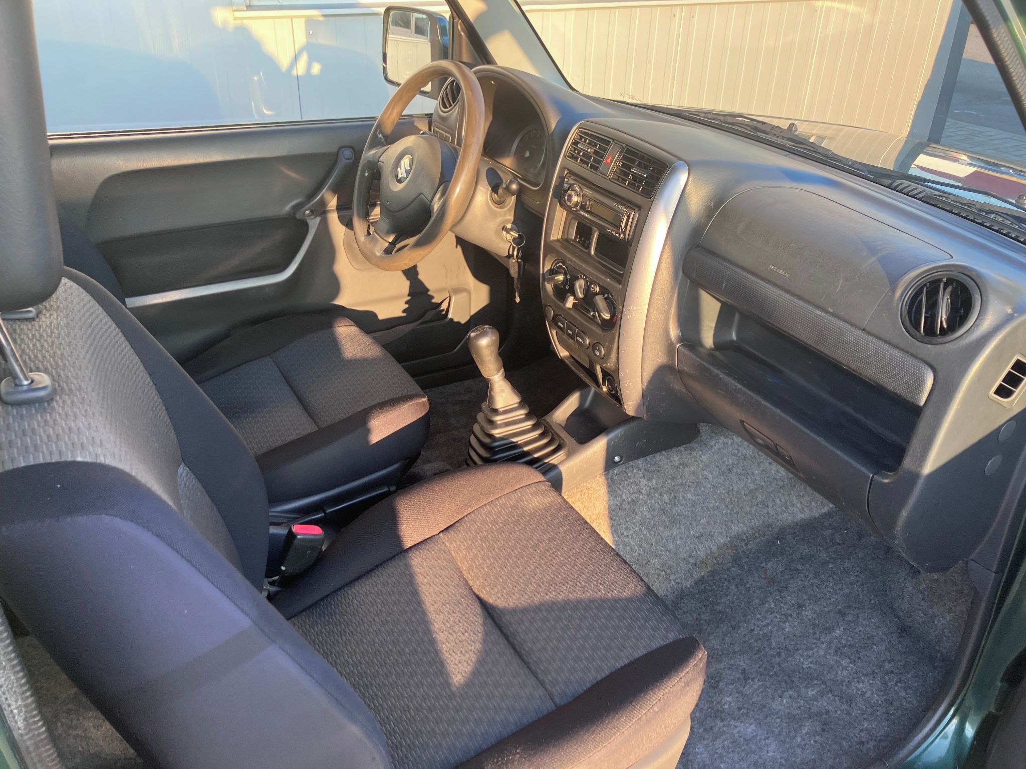 Suzuki Jimny, 1,3 63kW 4x4 klima - fotka 6
