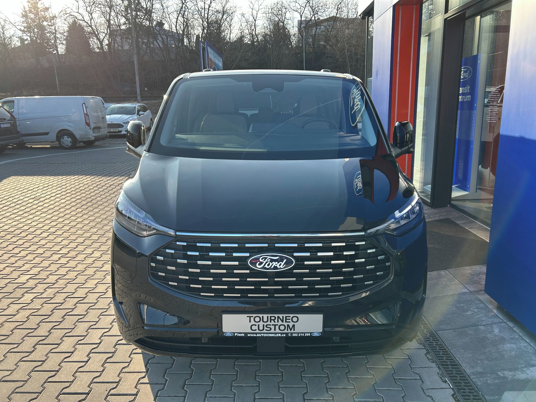 Ford Tourneo Custom, Titanium X L1 2.5 PHEV 171kW - fotka 2