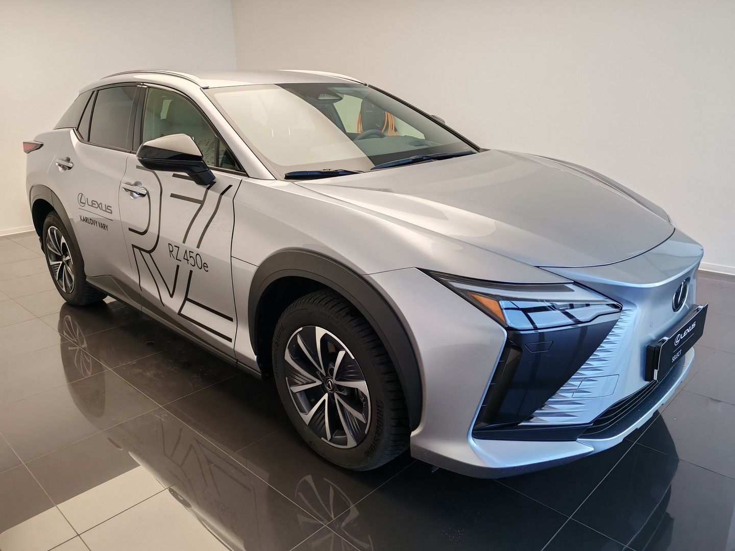 Lexus RZ 450e, 450e Executive 4x4 - fotka 4