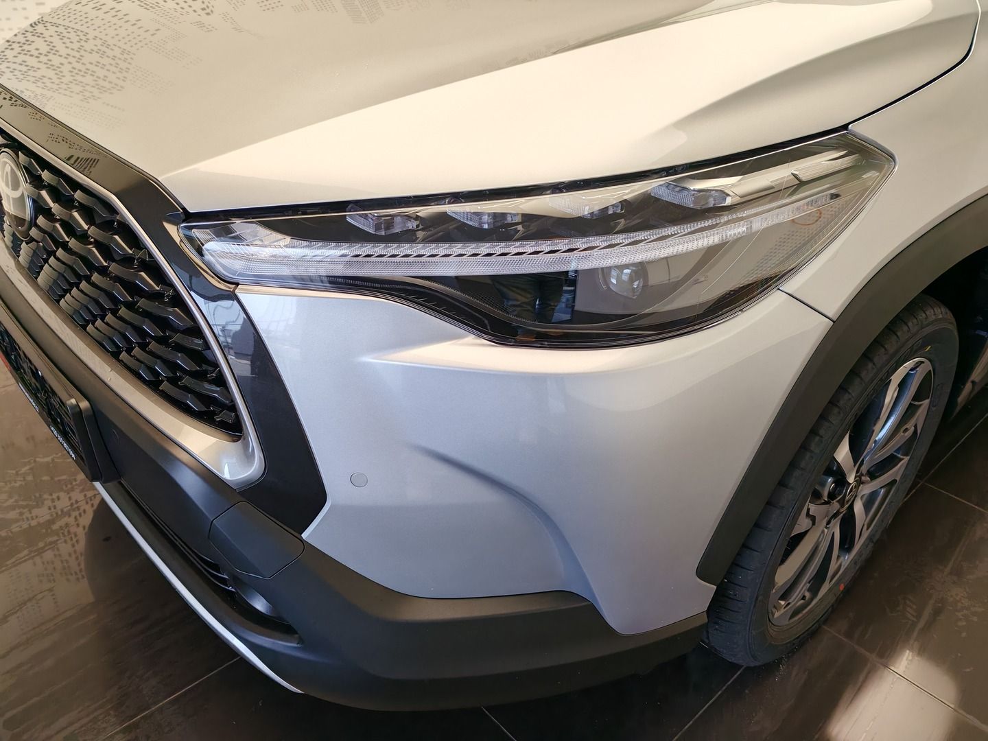Toyota Corolla Cross, 1.8 Hybrid eCVT FWD Style - fotka 4