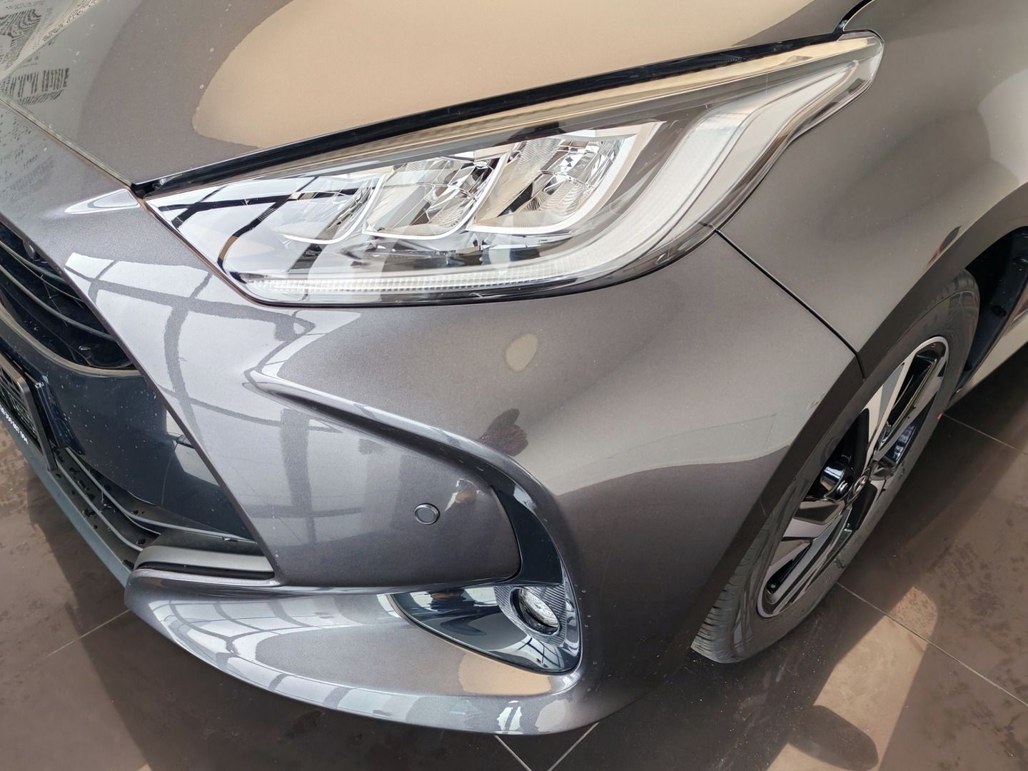 Toyota Yaris, Style 1,5 Hybrid - fotka 2