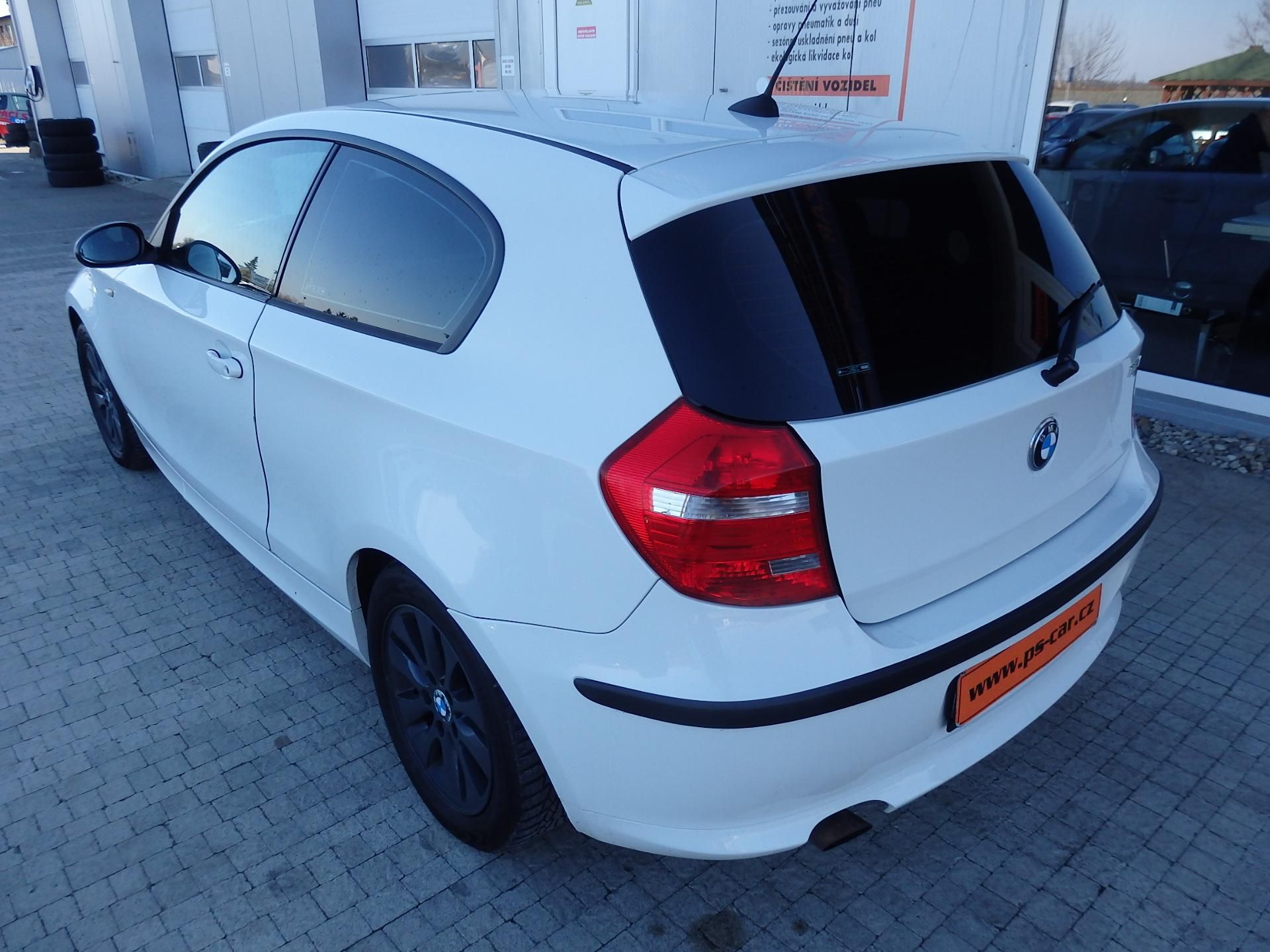 BMW Řada 1, 116i KLIMATIZACE - fotka 5