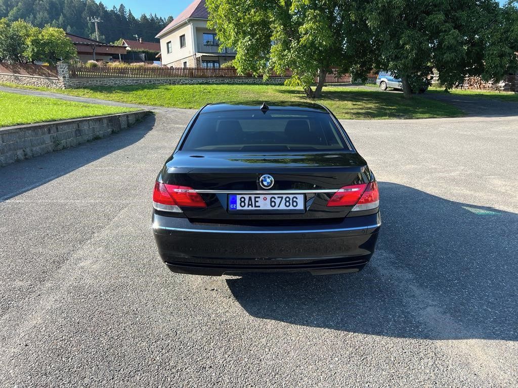 BMW Řada 7, Krásný stav, najeto 106tkm. V8 - fotka 5