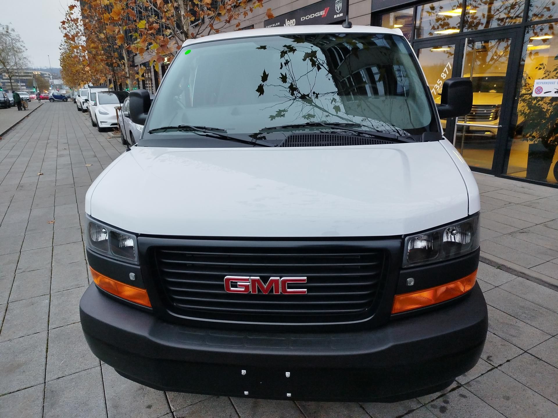 GMC Savana, Cargo, rezervováno - fotka 6